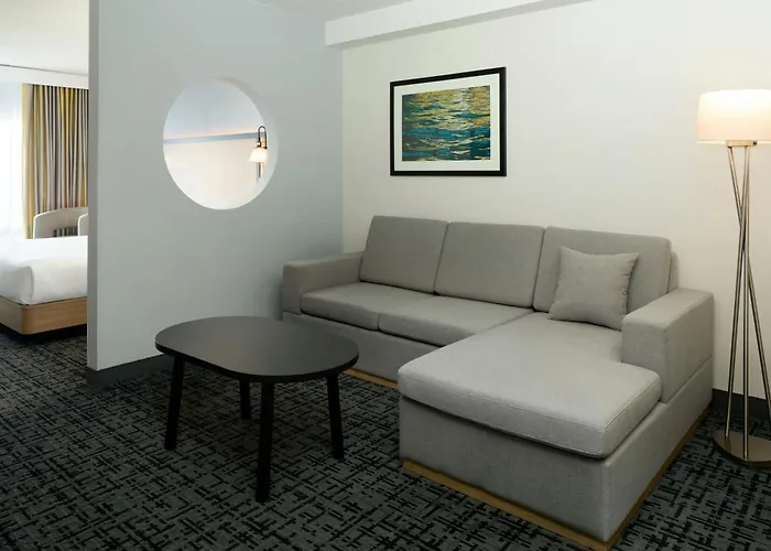 Fairfield Inn & Suites By Marriott Montreal Airport