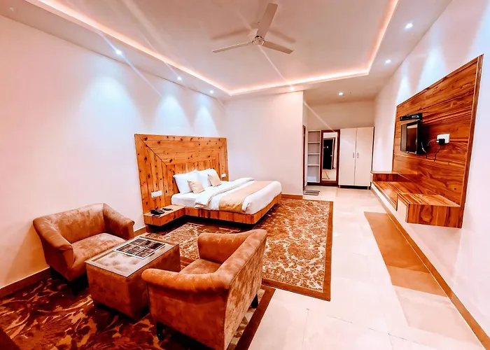 Queens Hill By Edge Mussoorie
