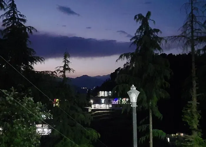 Hotel Full Moon Night
