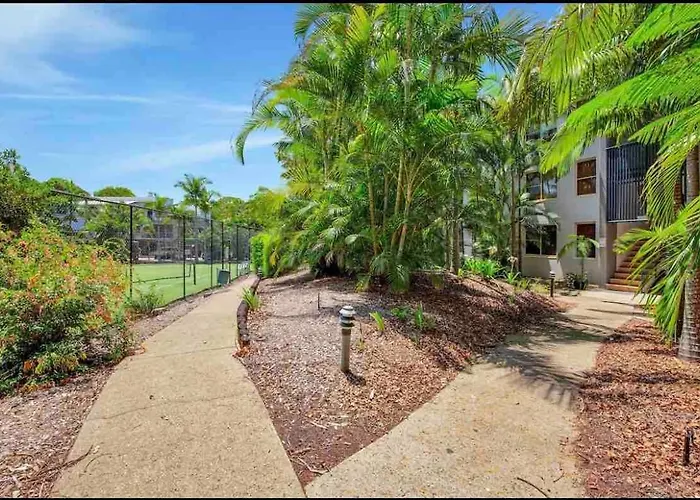Bright And Spacious 2-Bed Beach Resort Apartment
