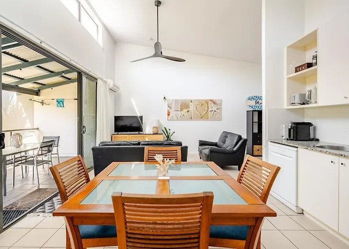 Bright And Spacious 2-Bed Beach Resort Apartment