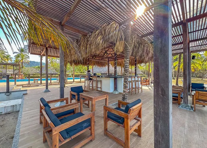 Huku Beach Hostel Palomino