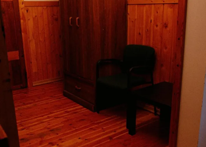 Rustic Beaverfoot Lodge Room N8