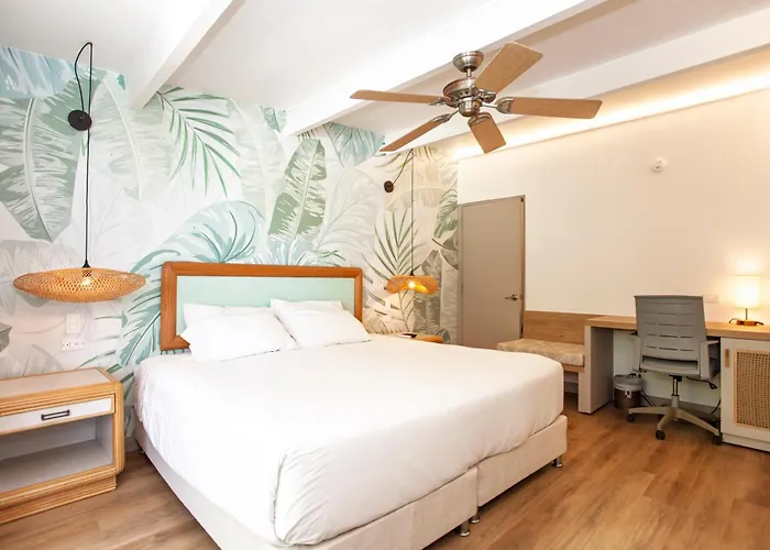 Hotel Cocoplum Beach