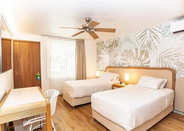 Hotel Cocoplum Beach