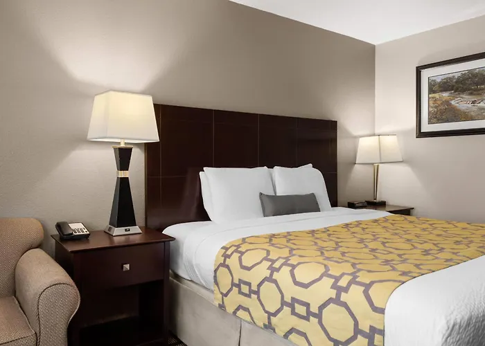 Baymont By Wyndham Jefferson City