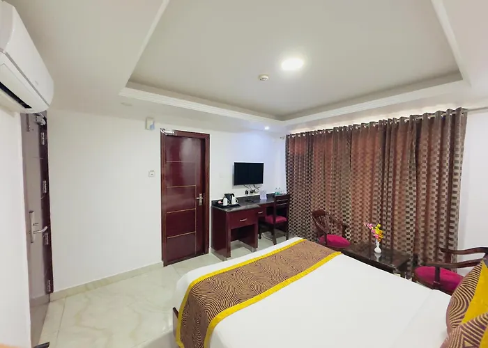 Hotel Pearl Grand White Near Volvo Bus Stand #Private Parking #Heated Rooms #In City Centre