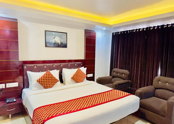 Hotel Pearl Grand White Near Volvo Bus Stand #Private Parking #Heated Rooms #In City Centre