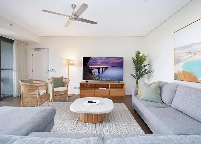 Vibrant Waterfront Lagoon Views Walk To Cafes & Bbq