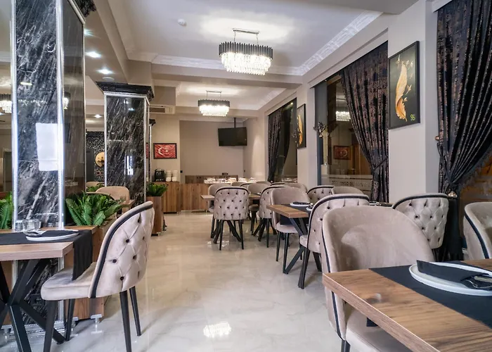 Grand Clover Hotel