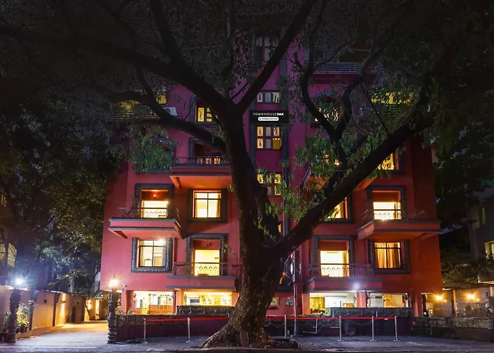 Super Townhouse Oak Prabhat Road