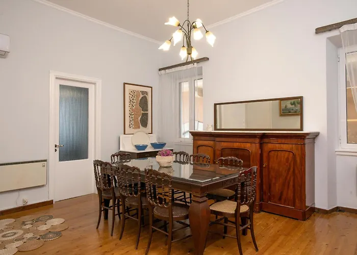 Liston Suites Anastasia