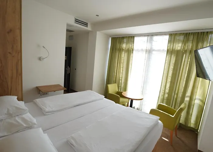 Hotel Argument