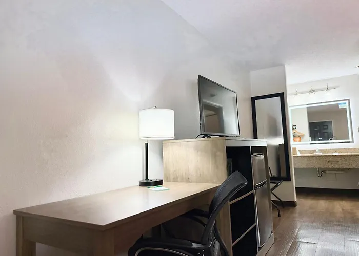 Quality Inn & Suites Greenville I-65