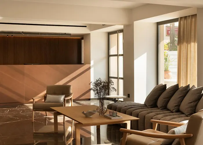Naus Hotel