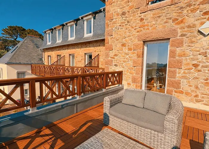 Logis Hotel Saint Guirec Et De La Plage