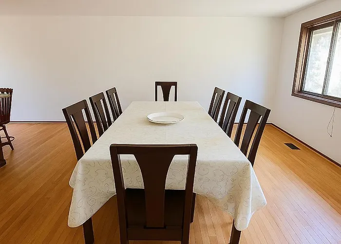 Beautiful House With Yard In Bellevue