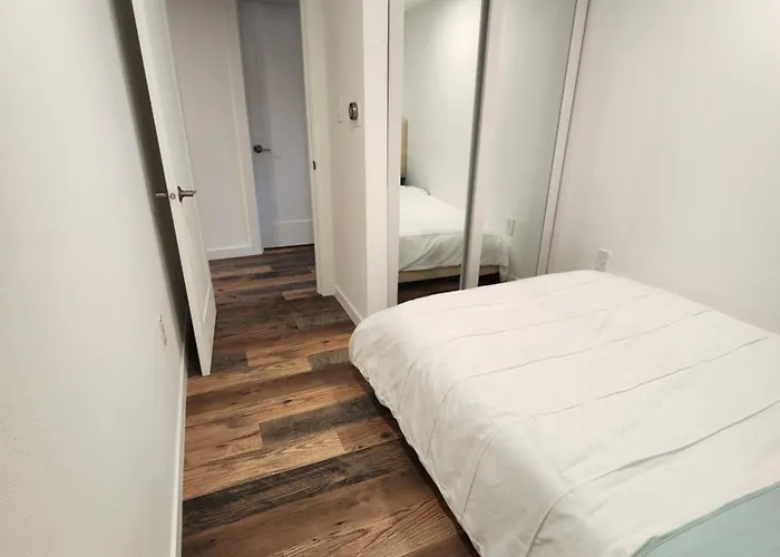 Homesmart: Cozy Charm Meets High-Tech In Prime Area