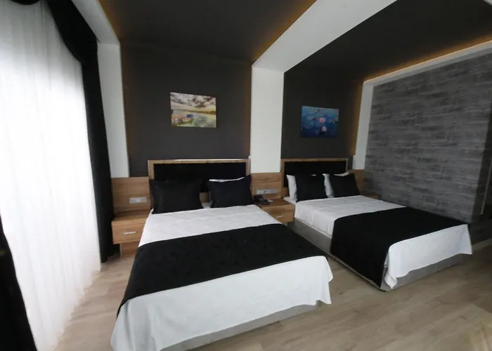 Golden Rose Deluxe Hotel