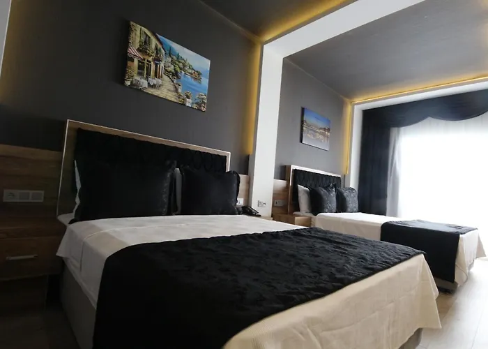 Golden Rose Deluxe Hotel