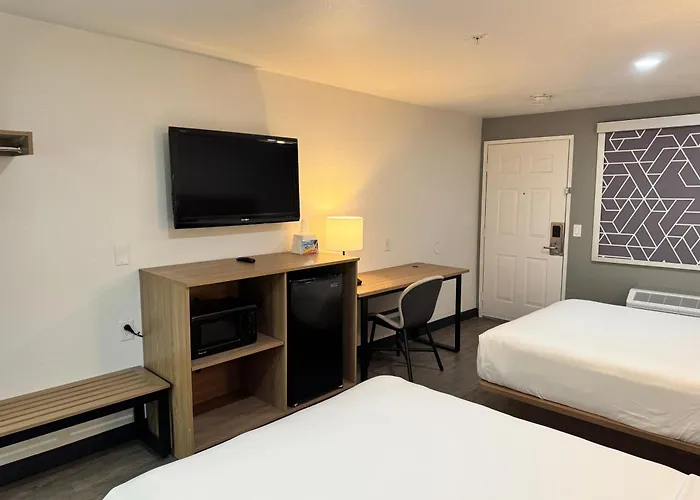 Rodeway Inn & Suites Rancho Mirage - Palm Desert Area