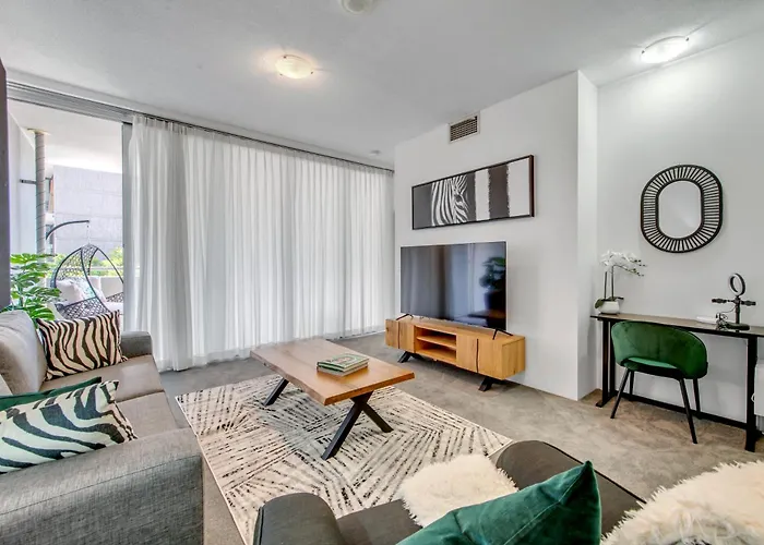 Wild Luxe Beach Front Escape- 1 Min Walk Southbank