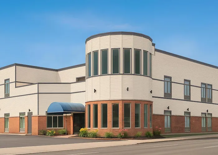 Signature Stay Inn & Suites - Downtown Hamilton