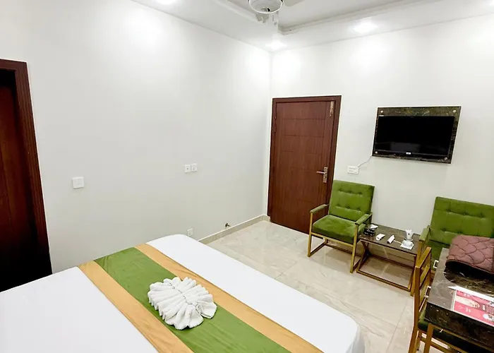 Pakeeza Hotel - Faisal Town