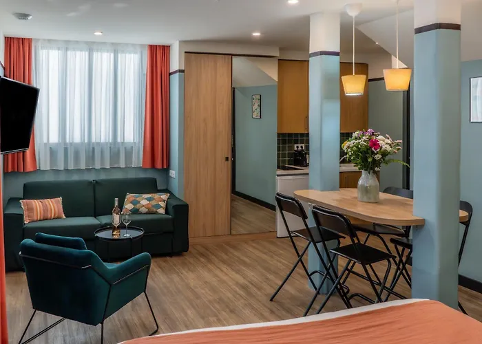 Hotel De France, Un Hotel Ammi