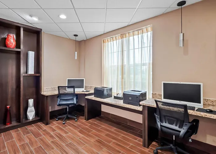 Comfort Inn & Suites Allen Park - Dearborn