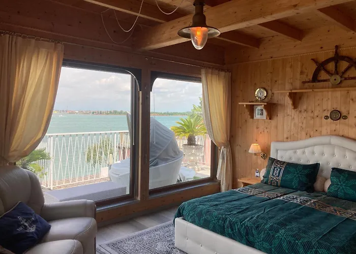 Oasis Golden Lagoon Chalet