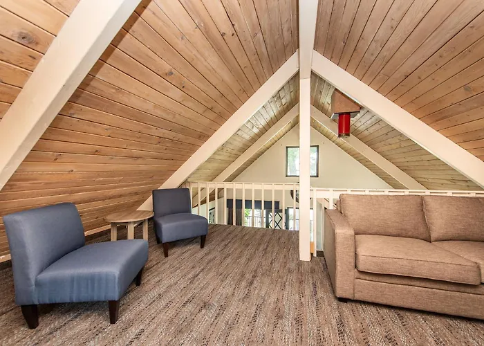 Oyster Bay Inn & Suites