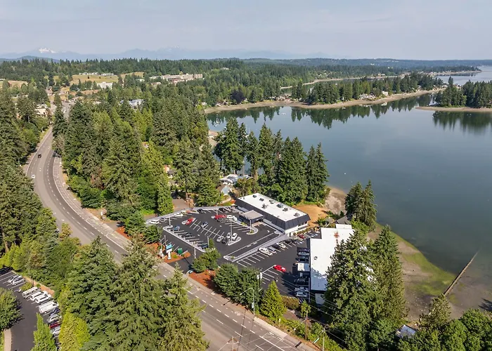 Oyster Bay Inn & Suites