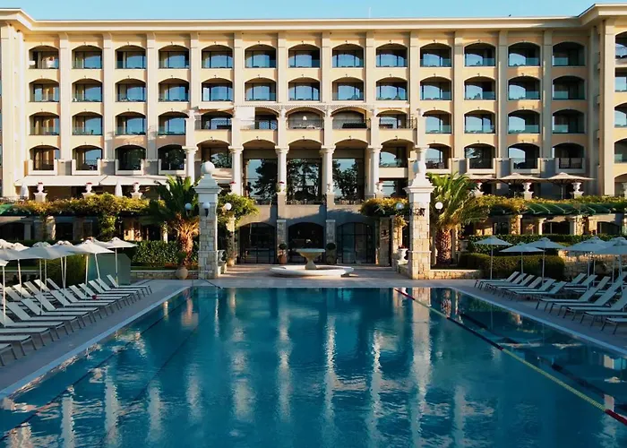 Astor Garden Hotel