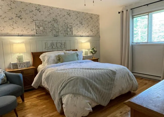 The Lakehouse Bell B&B