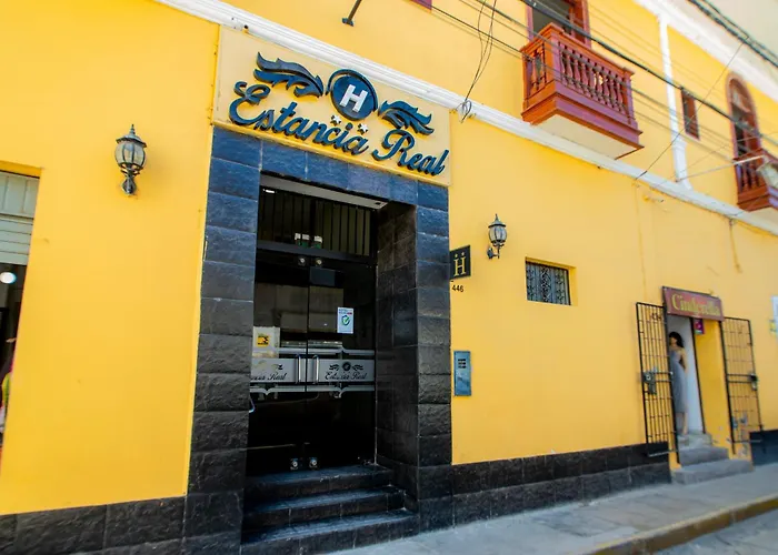 Hotel Estancia Real