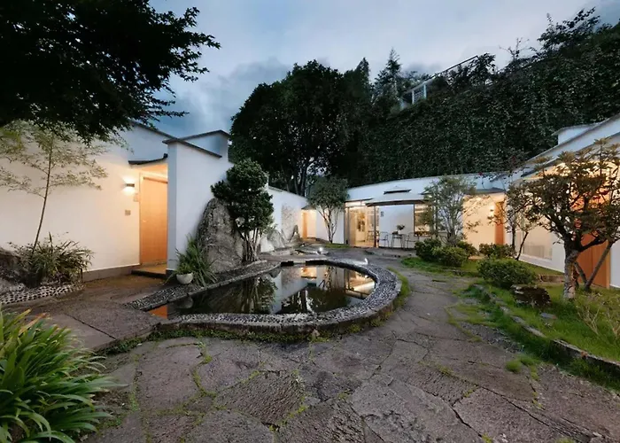 Tengchong Nan Su Gu Li Hot Spring Enjoylife Family Resort