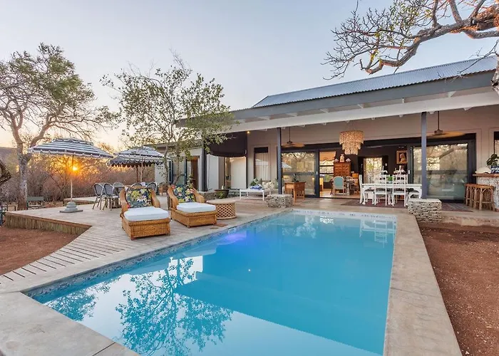 Safari Moon Luxury Bush Lodge