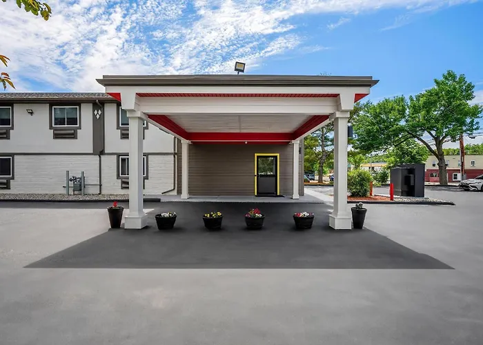 Super 8 By Wyndham Lewiston Auburn Area