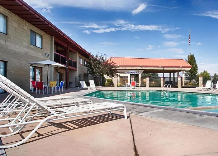 Best Western Plus Lake Front Hotel
