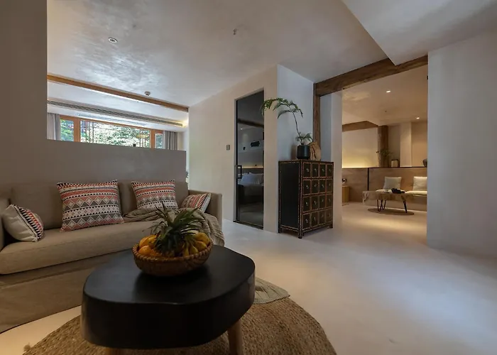 Designer Bed And Breakfast Under The Green Trees