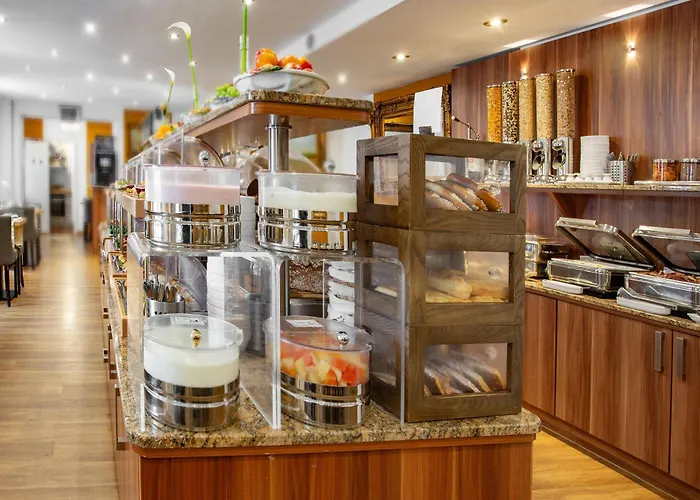TIPTOP Hotel Burgschmiet Garni