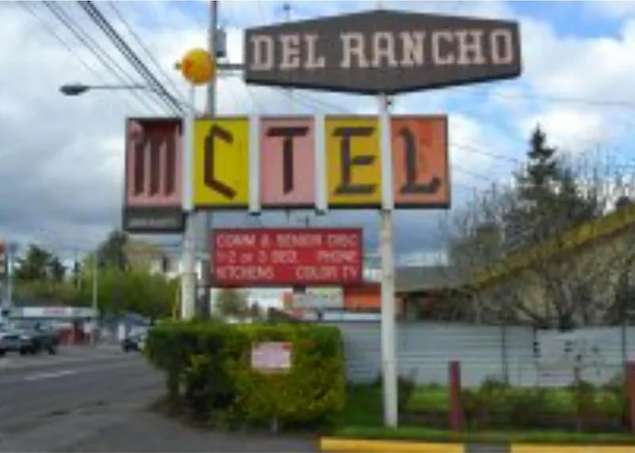 Del Rancho Motel By Townhouse Portland Or Hwy 205