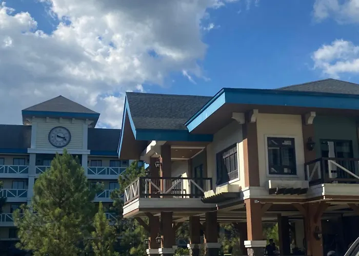Pine Suites Tagaytay By Crown Asia