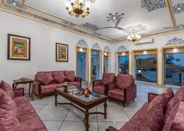 Maan Vilas Swimming Pool Boutique Hotel In Udaipur