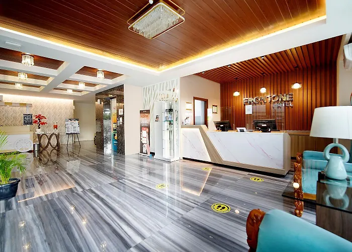Front One Hotel Sragen