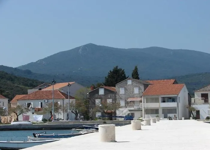 Apartments Neven - One Bedroom Apartment With Terrace And Garden View A2