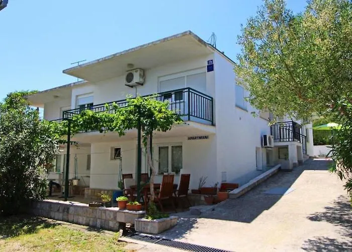 Apartments Neven - One Bedroom Apartment With Terrace And Garden View A2