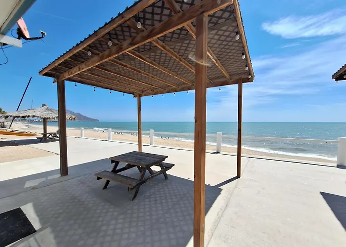 6 &14 Equipped Beach House Seaside Hotel