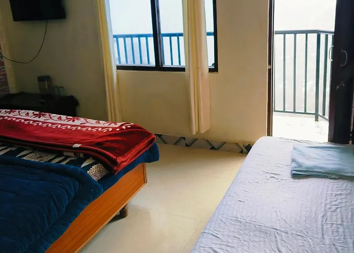 Hotel Holiday Plaza Dalhousie - Near Ghandhi Chowk Mall Road
